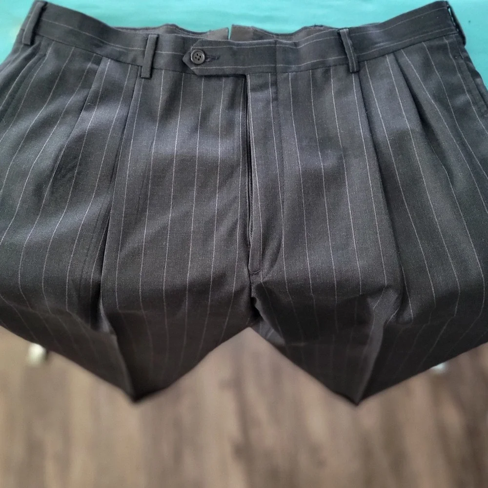 Jos A. Bank Men's Wool Pinstripe‎ Blazer Charcoal Gray Button & Dress Pants Suit